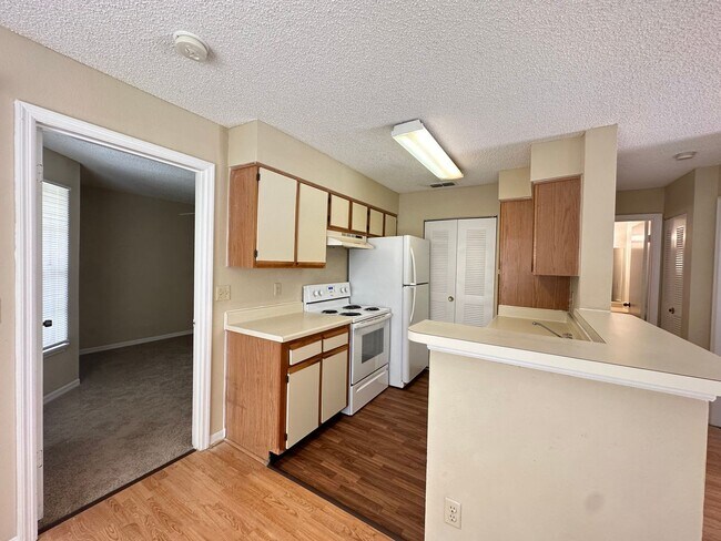 Photo - MOVE IN SPECIAL !!2 BEDROOM 1 BATHROOM CON... Apartment