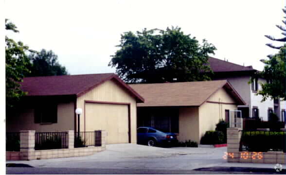 Foto del edificio - 525-529 Acacia Rd