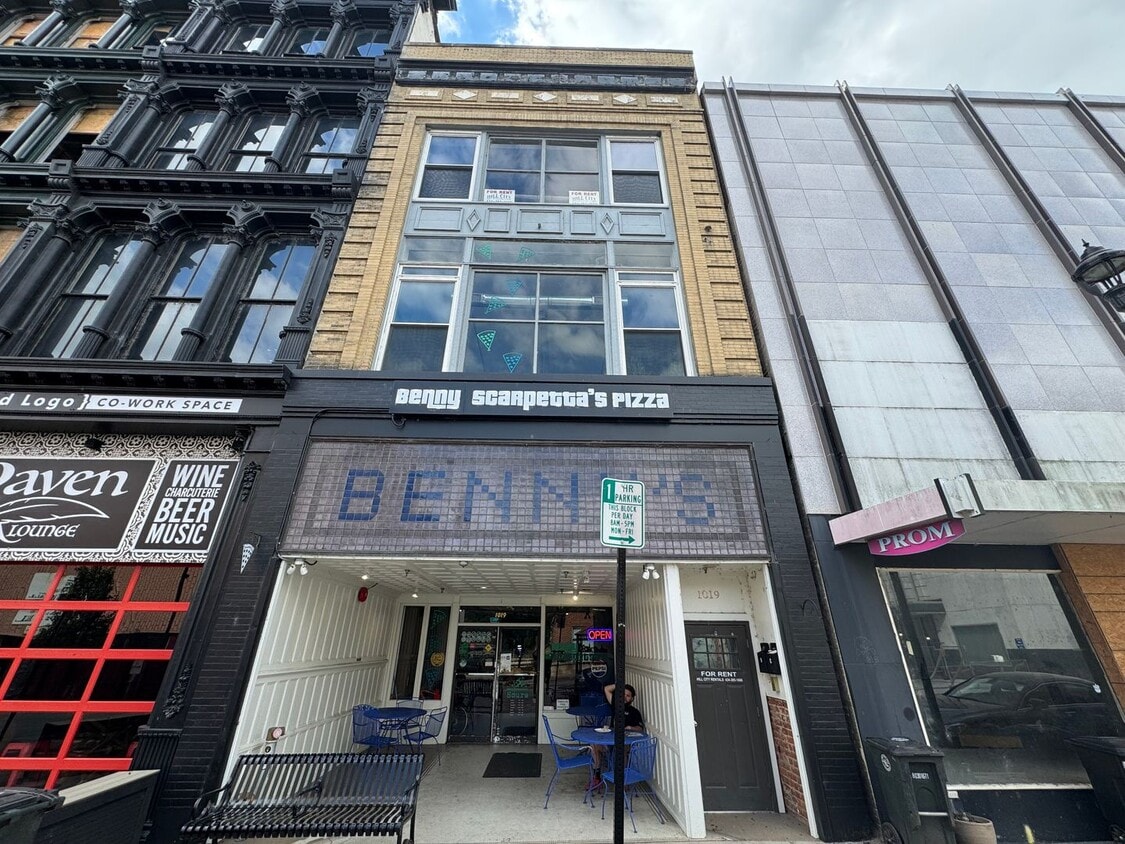 Primary Photo - Penthouse above Benny's Pizza
