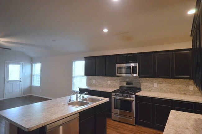 Building Photo - 5539 Dovetail Arbor Trace
