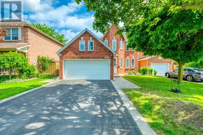 Building Photo - 1097 Grandeur Crescent