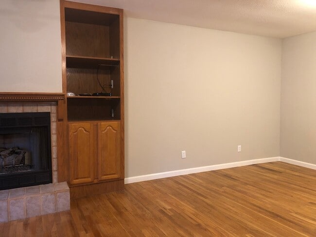 Foto del edificio - 4 Bedroom / 2.5 Baths / 2 Car Garage with ...