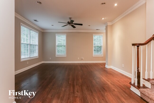 Foto del edificio - 4915 Wycliffe Dr SW