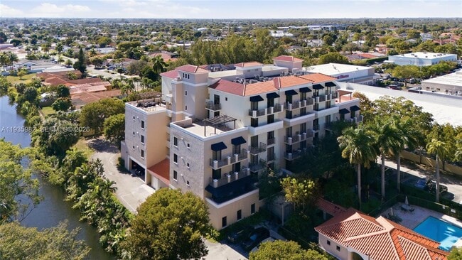 Foto del edificio - 8430 SW 8th St