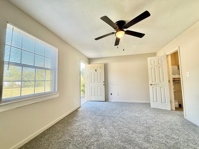 Building Photo - 2827 McKinley Rd