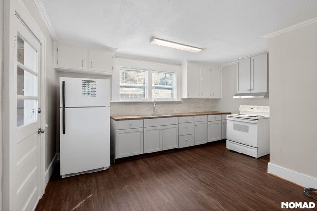 Building Photo - 2002 E 51st St