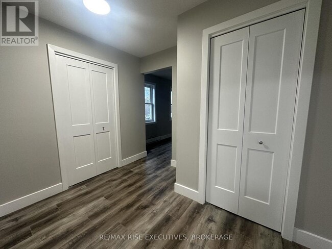 Building Photo - 565 Emma St