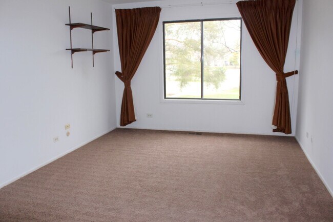 Foto del edificio - 452 Harrison Ct