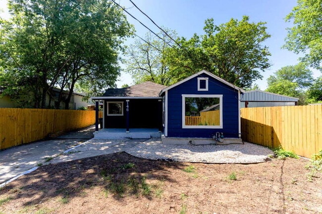 Building Photo - 146 Leroux St