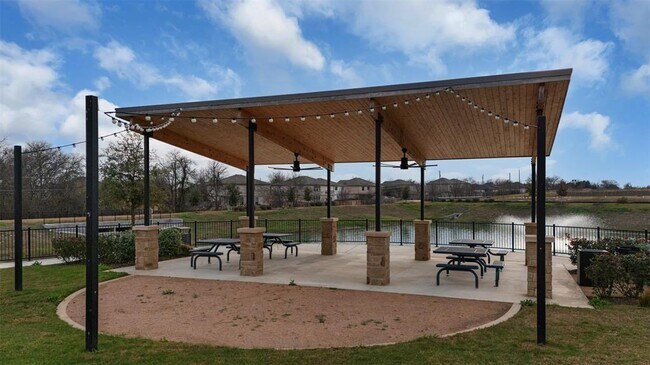 Foto del edificio - 2524 Ophelia Levi Ln