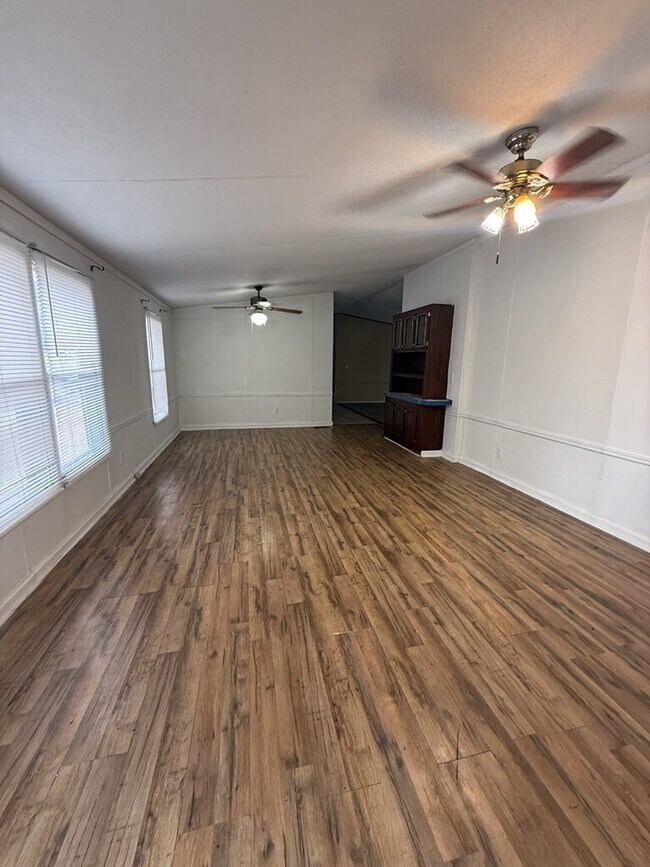 Foto del edificio - 110 Bratton Dr