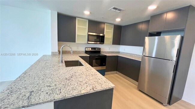 Foto del edificio - 5579 Millenia Park Blvd