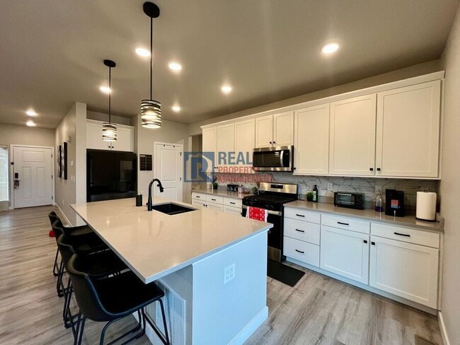 Building Photo - 385 Baler Ct