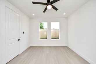 Building Photo - 4324 Avron Dr