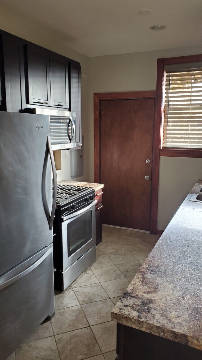 Kitchen - 7236 S Coles Ave