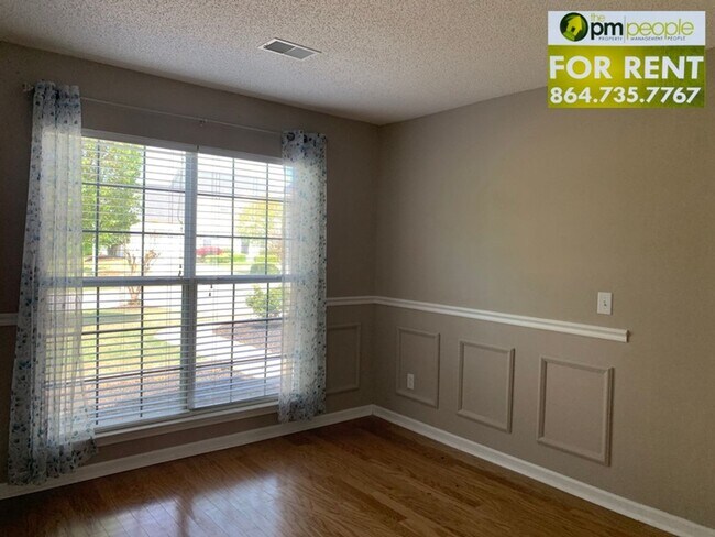 Foto del edificio - Comfortable 3/2 with Large Bonus Room in M...