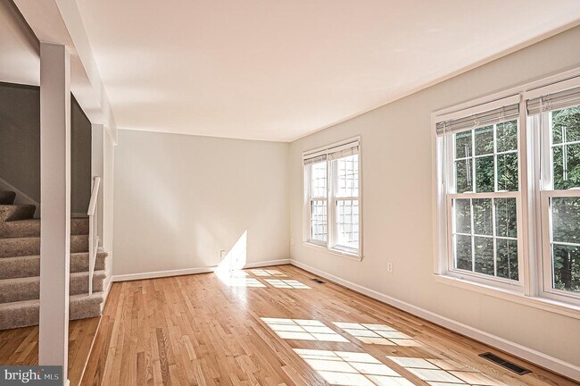 Foto del edificio - 5635 Sutherland Ct