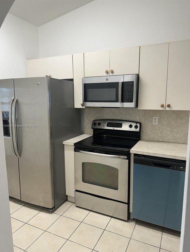 Foto del edificio - 1260 SE 28th Ct
