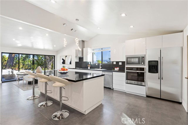 Foto del edificio - 20509 Califa St