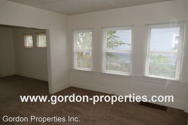 Building Photo - 2 br, 1 bath House - 717 NE Holland St