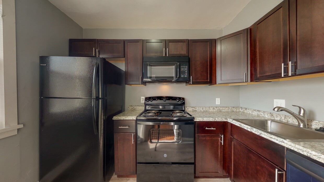 Kitchen - 1102 Gleneagle Rd