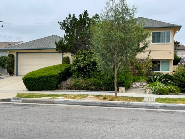 Foto del edificio - 22913 Juniper Ave