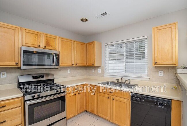 Foto del edificio - 9036 Meadowmont View Dr