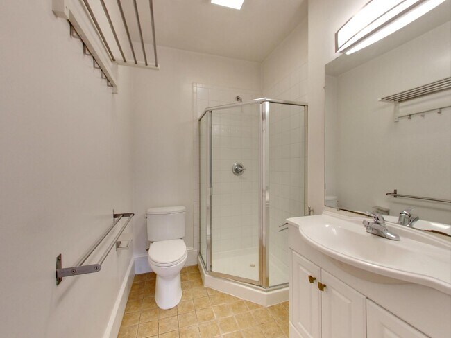 Building Photo - One-Bedroom in Prime, Central SF Location ...
