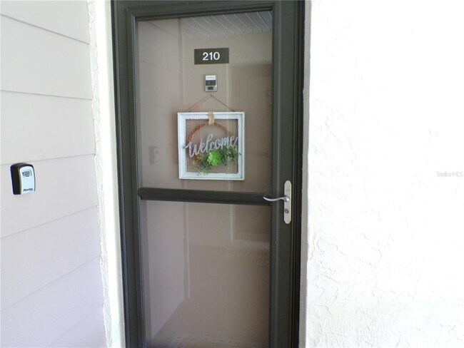 Foto del edificio - 756 White Pine Tree Rd