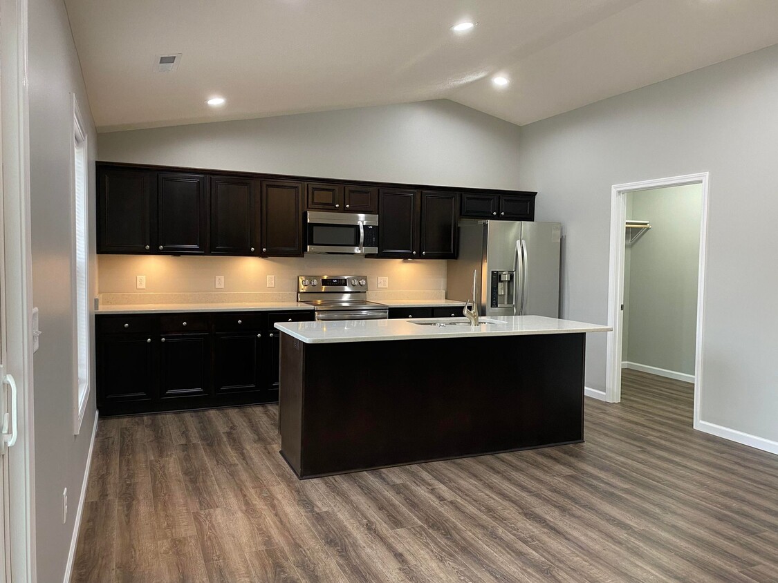 Kitchen Area - 1900 Grandioso Dr