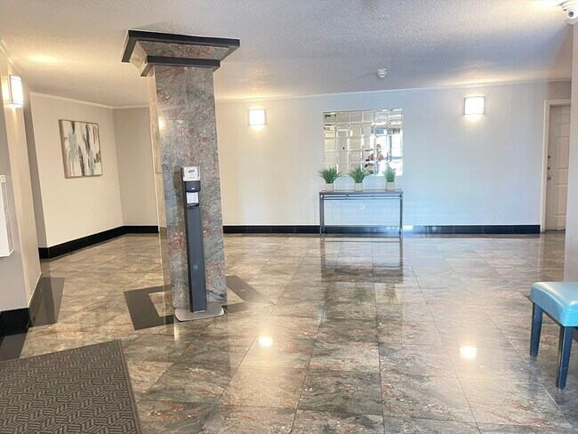 Foto del edificio - 151 Coolidge Ave