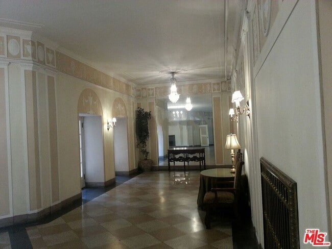 Building Photo - 3278 Wilshire Blvd