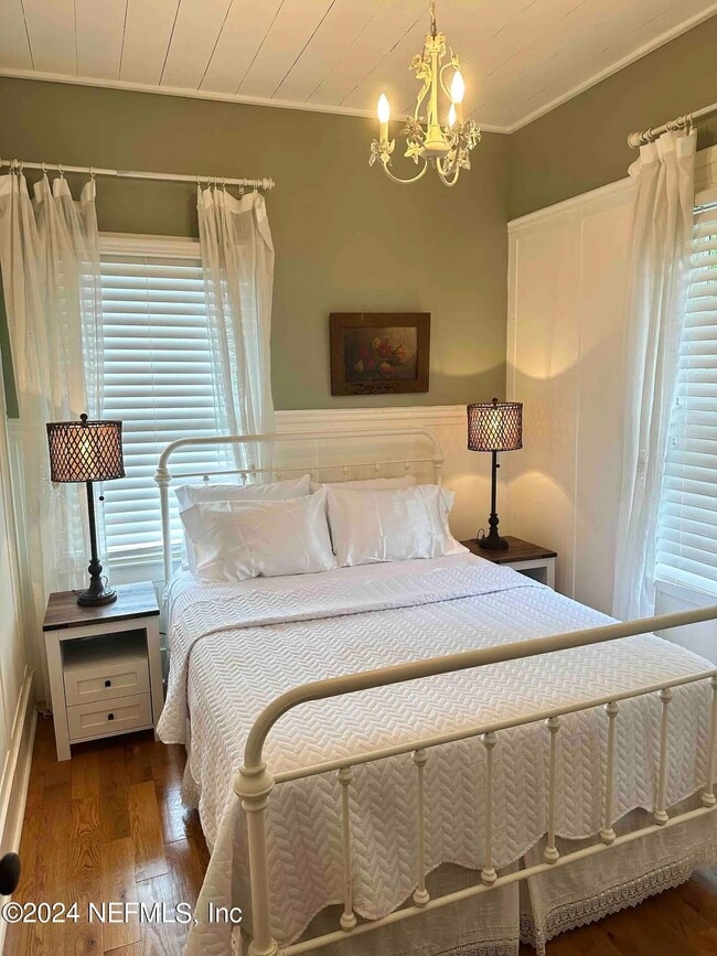 Building Photo - 251 Charlotte St