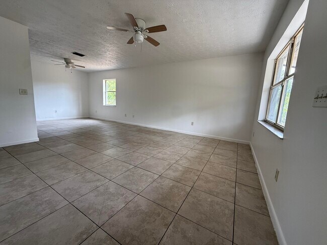 Foto del edificio - 2564 Navajo Ave