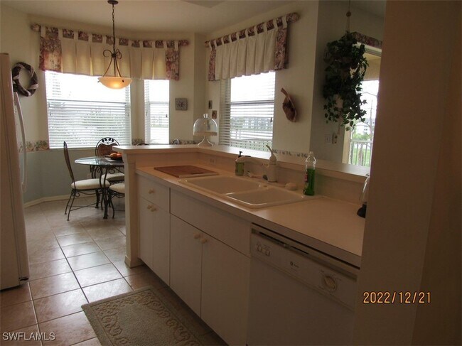 Building Photo - 8076 Queen Palm Ln