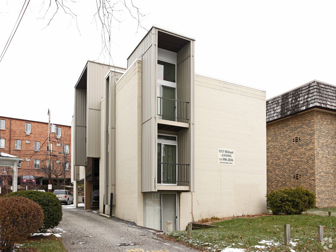 Primary Photo - 1317 Wilmot St