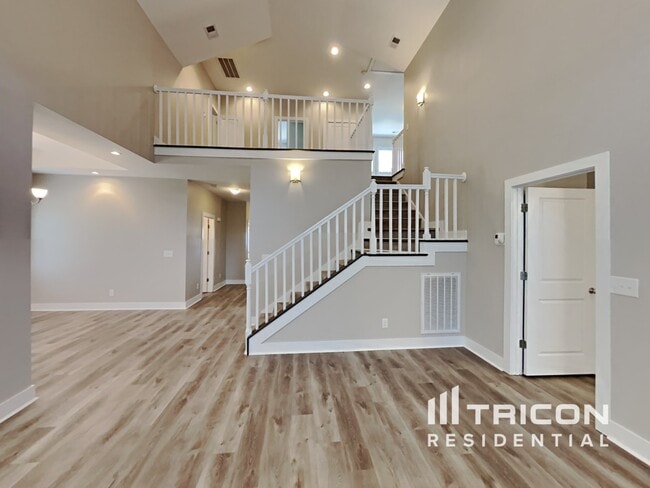Building Photo - 1765 Bridgecrest Dr
