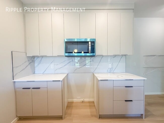 Building Photo - 9305-9123 123 Ave NW