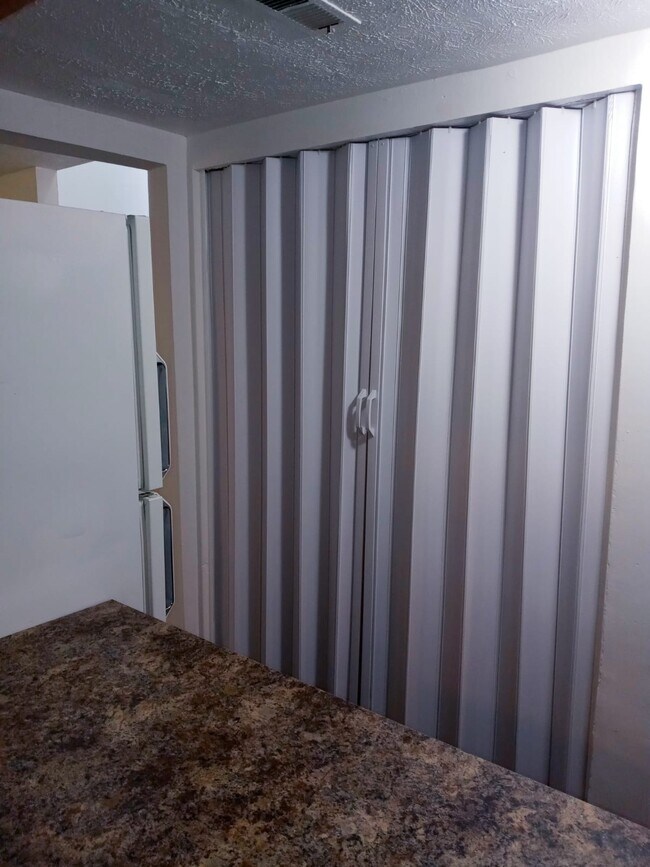 Building Photo - 3365 Columbia Trce