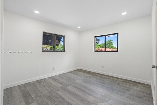 Foto del edificio - 10747 NE 2nd Pl