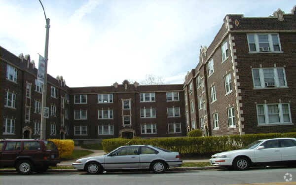 Foto del edificio - Belle Court Apartments