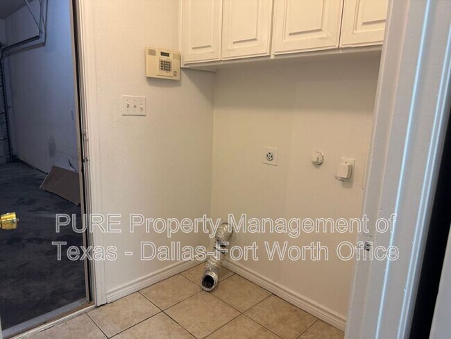 Foto del edificio - 4002 Cottage Park Ct