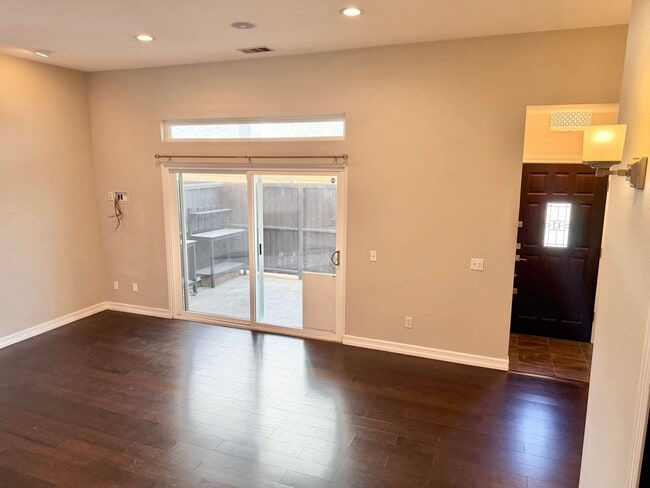 Photo - Spacious 3 Bedroom Townhouse 3 blocks from the ocean