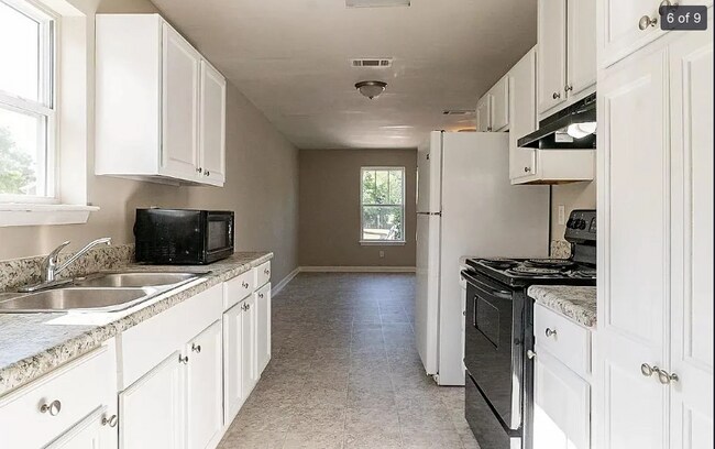 Foto del edificio - 3288 Rainwood Dr