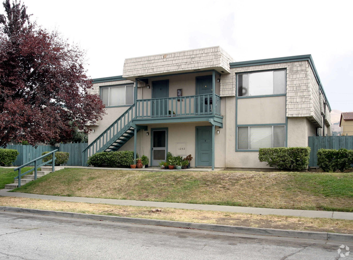 Primary Photo - 1252 Quincy Dr