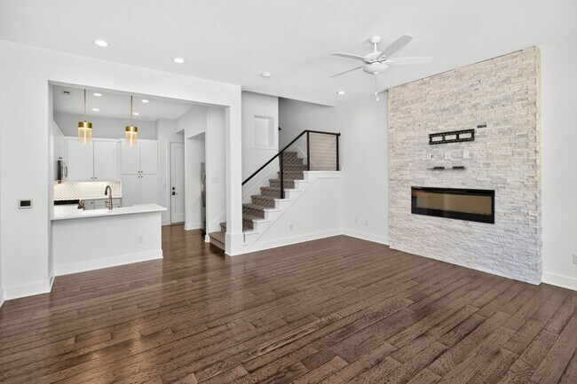 Foto del edificio - LUXURY TOWNHOME!! 3 Bedroom, 2.5 Bathroom Townhome in Des Moines!