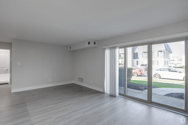 1BR, 1BA - 700SF - Living Room - Coopers Place