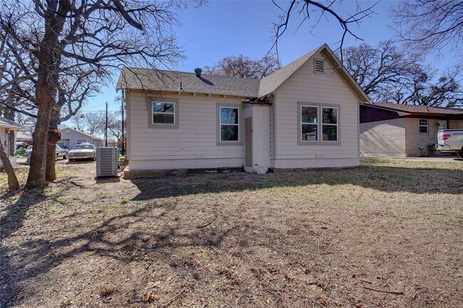 Building Photo - 329 Ruth St