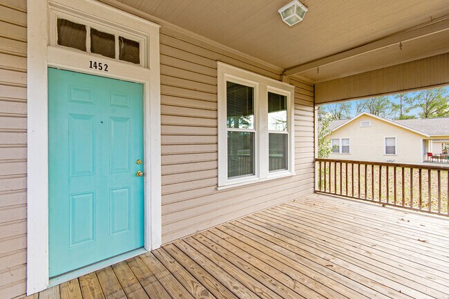 Porche delantero - 1452 Washington St