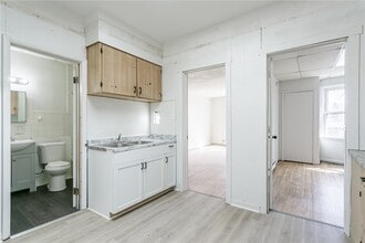 Building Photo - 85 Mapledale St